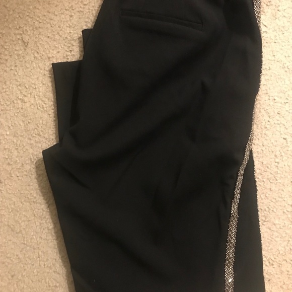 *NWT* Cute Pants With Chain trim on the Sides. Super Classy👌 - Picture 4 of 16